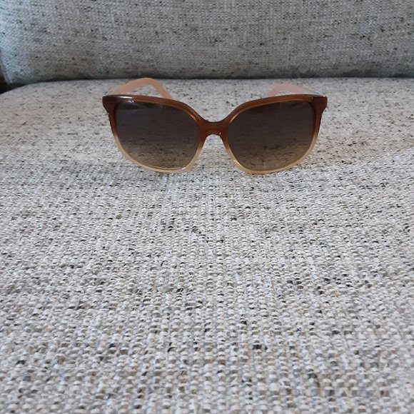 NWOT Fendi Sunglasses (Pink Frame) - Picture 2 of 4